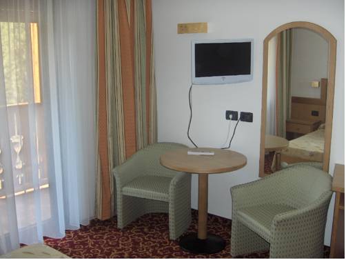 Imagen de la habitación del Hotel Engel, Canazei. Foto 5