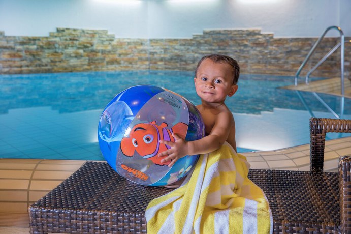 Imagen de la piscina del Hotel Engel - Familotel Hochschwarzwald. Foto 18