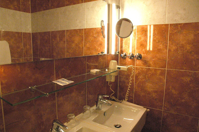 Imagen del bar/restaurante del Hotel Engel Im Salinental. Foto 3