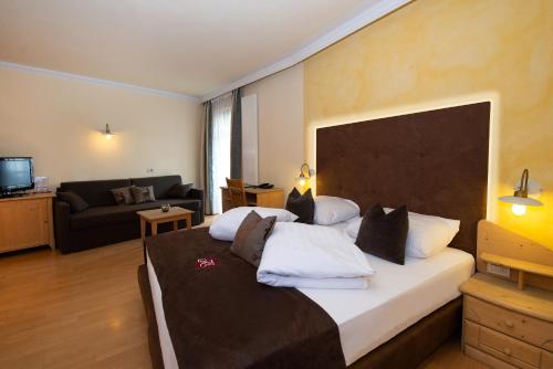 Imagen de la habitación del Hotel Engel, Sluderno. Foto 9