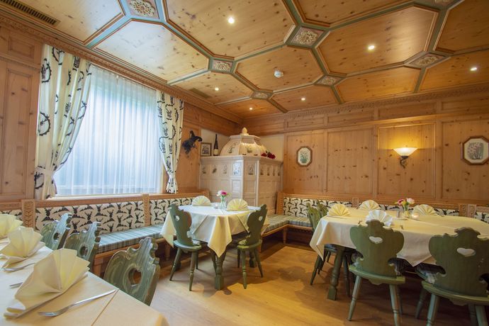 Imagen del bar/restaurante del Hotel Engel, Tannen. Foto 4