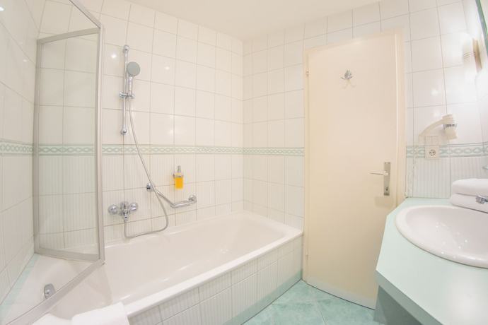 Imagen de la habitación del Hotel Engel, Tannen. Foto 11
