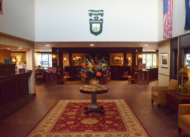 Imagen de los interiores del Hotel English Inn Of Charlottesville. Foto 16