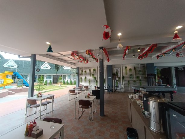 Imagen del bar/restaurante del Hotel English Resotel. Foto 6