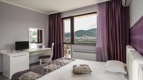 Imagen de la habitación del Hotel Enira Spa. Foto 10