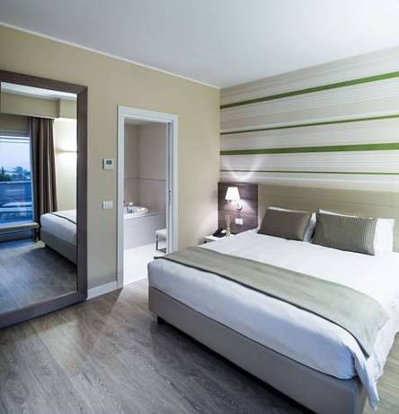 Imagen de la habitación del Hotel Enjoy Garda. Foto 7