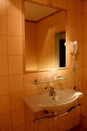 Imagen de la habitación del Hotel Enjoy Inn. Foto 5