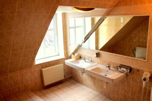 Imagen de la habitación del Hotel Enjoy Inn. Foto 8