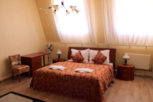 Imagen de la habitación del Hotel Enjoy Inn. Foto 13