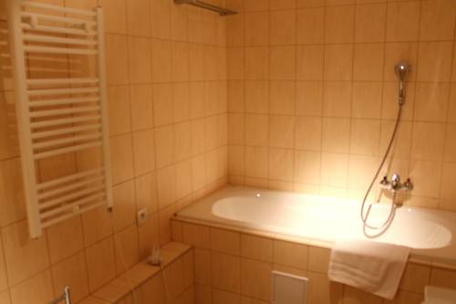 Imagen de la habitación del Hotel Enjoy Inn. Foto 16