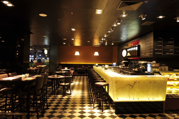 Imagen del bar/restaurante del Hotel Enjoy Santiago - Del Valle. Foto 4