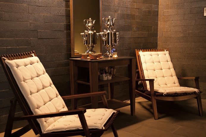 Imagen de la piscina del Hotel Enjoy Santiago - Del Valle. Foto 11