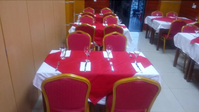 Imagen del bar/restaurante del Hotel Enka Flathotel. Foto 2