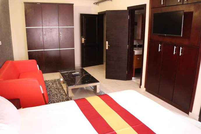 Imagen de la habitación del Hotel Enka Flathotel. Foto 8