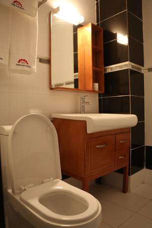 Imagen de la habitación del Hotel Enka Flathotel. Foto 9