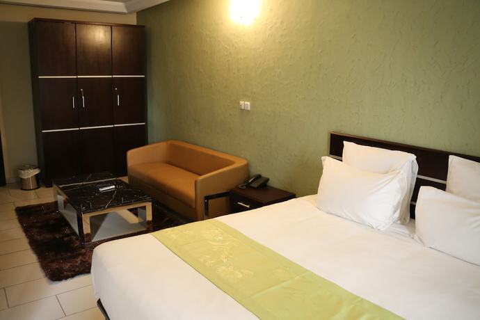 Imagen de la habitación del Hotel Enka Flathotel. Foto 10