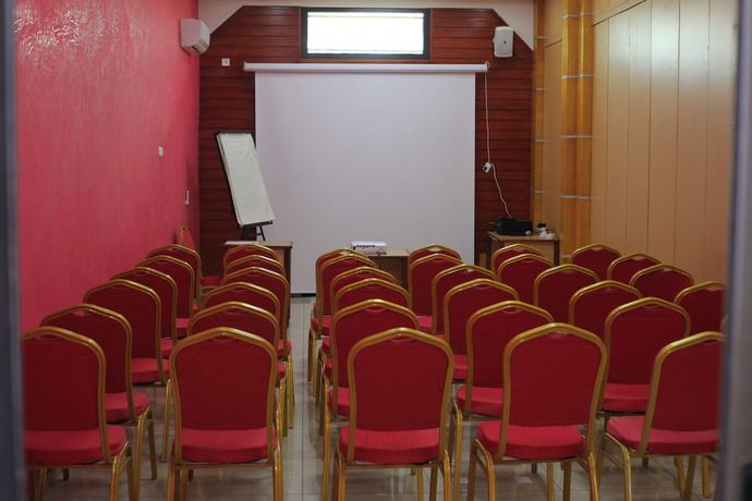 Imagen de los interiores del Hotel Enka Flathotel. Foto 18