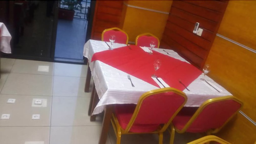 Imagen del bar/restaurante del Hotel Enka Flathotel. Foto 5