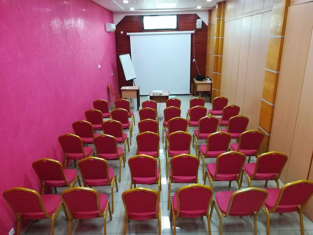 Imagen de los interiores del Hotel Enka Flathotel. Foto 19