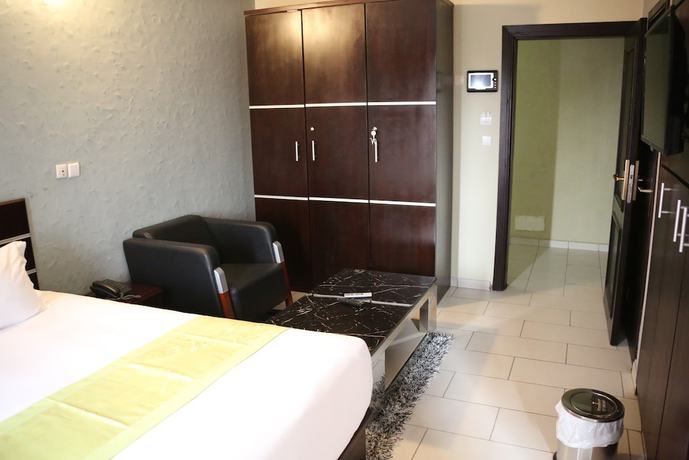 Imagen de la habitación del Hotel Enka Flathotel. Foto 17