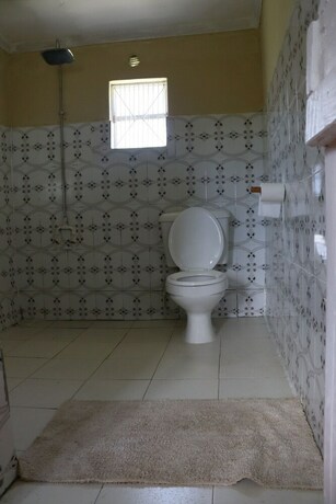 Imagen de la habitación del Hotel Enkorika Eco-Village. Foto 19