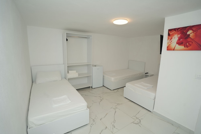 Imagen de la habitación del Hotel Enles. Foto 8