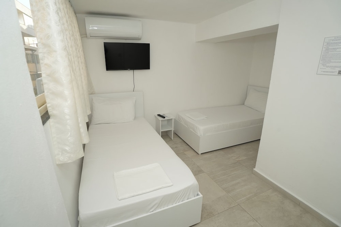 Imagen de la habitación del Hotel Enles. Foto 10
