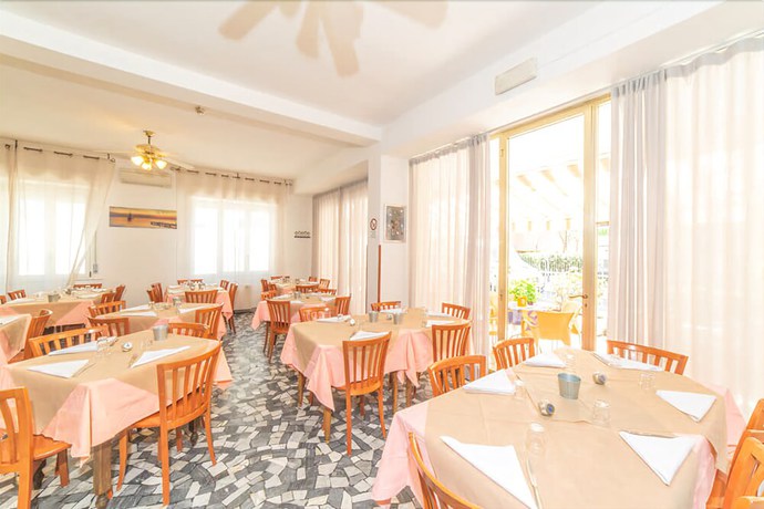 Imagen del bar/restaurante del Hotel Enna. Foto 3