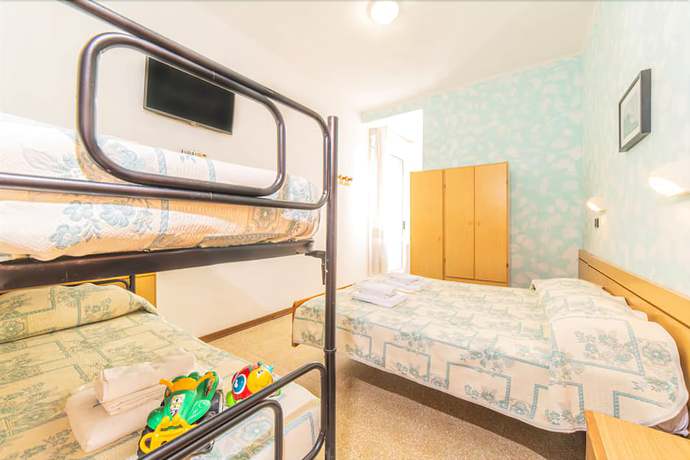 Imagen de la habitación del Hotel Enna. Foto 9