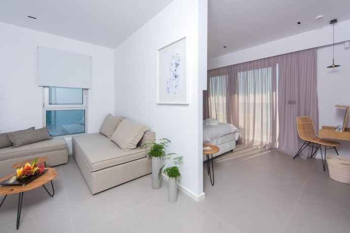 Imagen de la habitación del Hotel Enorme Ammos Beach. Foto 5