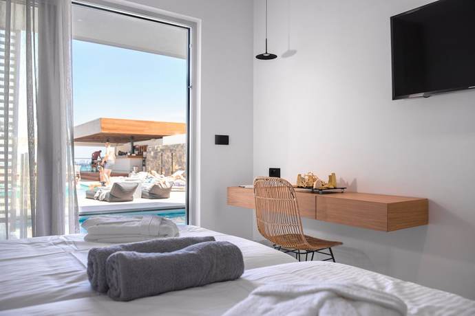 Imagen de la habitación del Hotel Enorme Ammos Beach. Foto 11