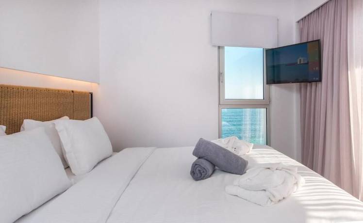 Imagen de la habitación del Hotel Enorme Ammos Beach. Foto 17