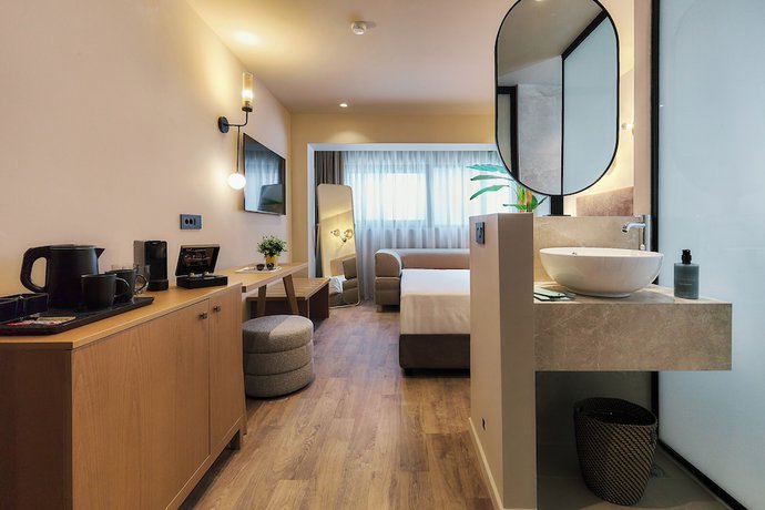 Imagen de la habitación del Hotel Enorme Epavli Urban Living. Foto 2