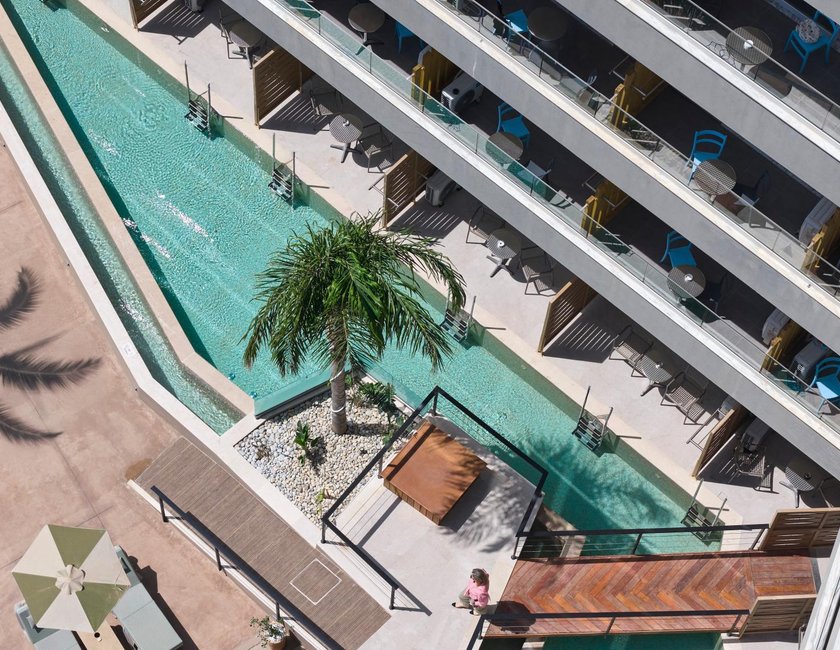 Imagen general del Hotel Enorme Infinity Beach. Foto 11