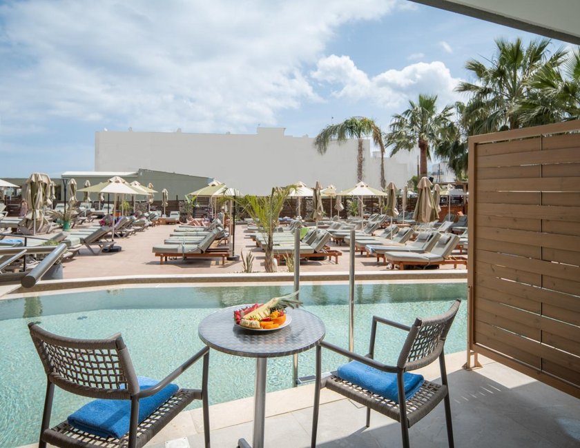 Imagen general del Hotel Enorme Infinity Beach. Foto 16