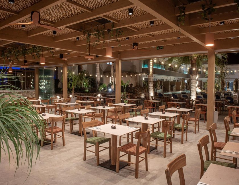 Imagen general del Hotel Enorme Infinity Beach. Foto 17