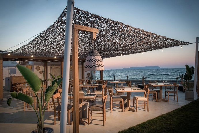 Imagen del bar/restaurante del Hotel Enorme Maya Beach - Adults Only. Foto 2