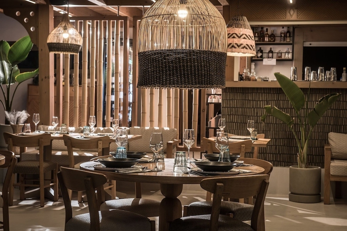 Imagen del bar/restaurante del Hotel Enorme Maya Beach - Adults Only. Foto 3