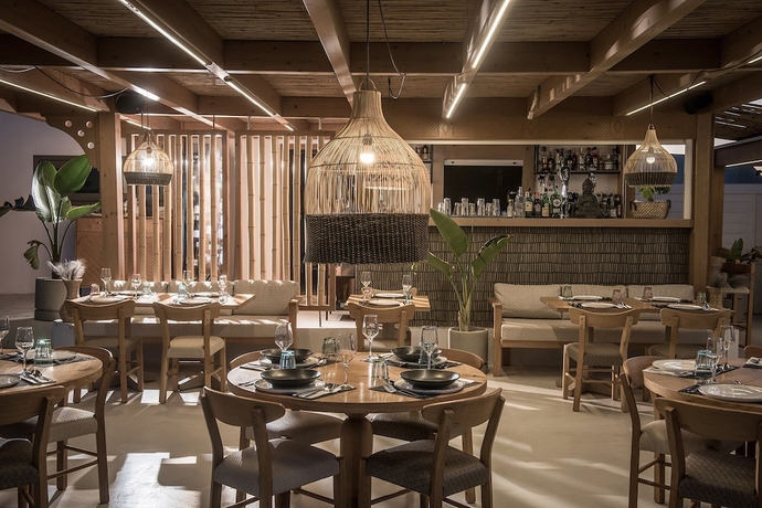 Imagen del bar/restaurante del Hotel Enorme Maya Beach - Adults Only. Foto 5