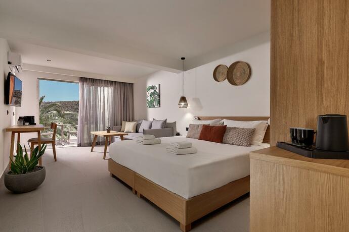 Imagen general del Hotel Enorme Santanna Island. Foto 12