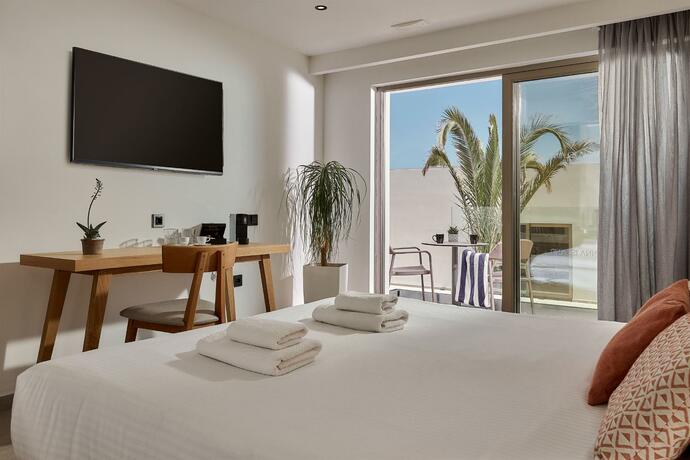Imagen general del Hotel Enorme Santanna Island. Foto 13