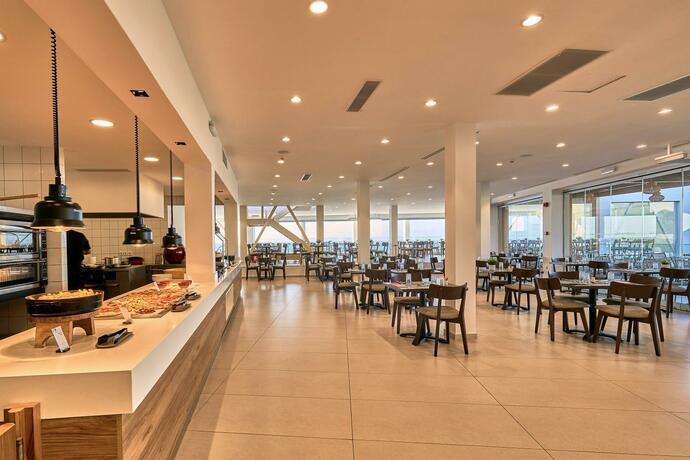 Imagen general del Hotel Enorme Santanna Island. Foto 43