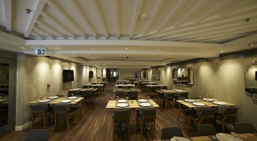 Imagen del bar/restaurante del Hotel Enotel Karaca. Foto 13