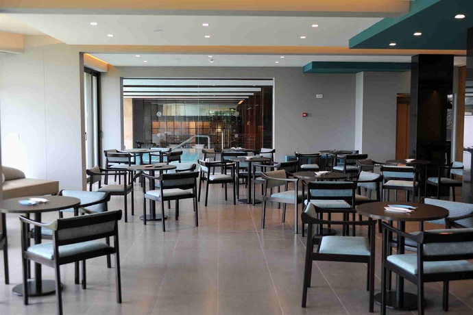 Imagen del bar/restaurante del Hotel Enotel Magnólia. Foto 4