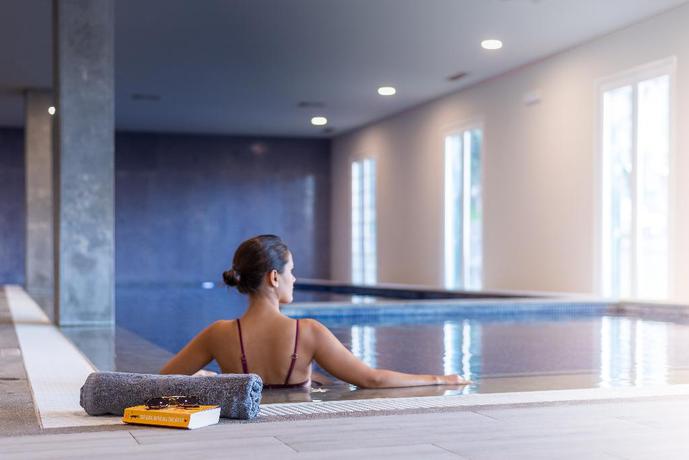 Imagen de la piscina del Hotel Enotel Sunset Bay. Foto 16