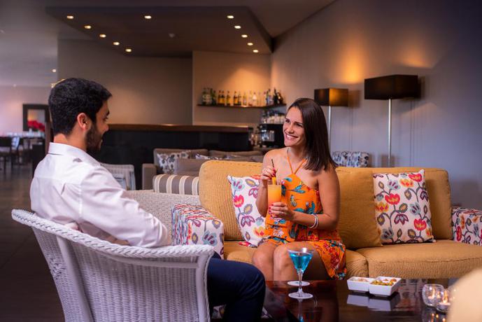 Imagen del bar/restaurante del Hotel Enotel Sunset Bay. Foto 6