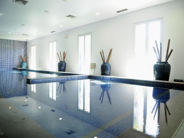 Imagen de la piscina del Hotel Enotel Sunset Bay. Foto 17