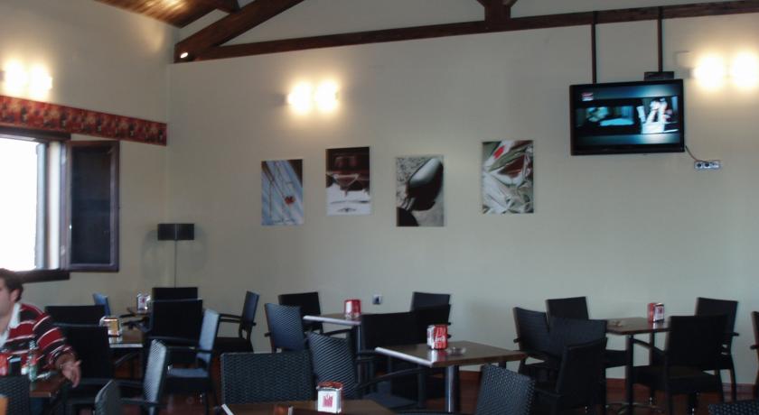 Imagen del bar/restaurante del Hotel Enoturismo Mainetes. Foto 3
