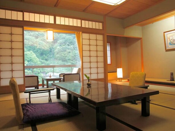 Imagen de la habitación del Hotel Enraku. Foto 34