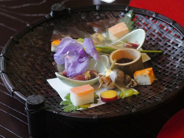 Imagen de la piscina del Hotel Enraku. Foto 40